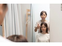 なさき整骨院プラスシンメトリー 豊橋店/姿見を使ってお顔の状態を説明