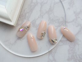 シンプルベージュワンホンネイル