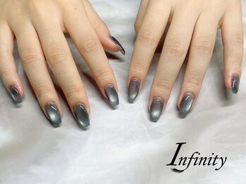 インフィニティ なんば店(Infinity)の写真/周りと差がつくデザインに♪お仕事上派手なネイルが出来ない方も大歓迎♪丁寧なケアでモチの良さも◎