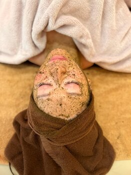 ルージュ(Rouge)の写真/剥離なし【REVIハーブピーリング】で憧れの陶器肌に…☆ワントーン明るい魅力的な素肌をGetしませんか？