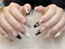 ジュリネイルスタジオ(Julli Nail Studio)/フレンチ、付け放題、キラキラ