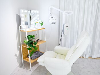 NAホワイトニング 船橋店/ホワイトニングチェアブース風景