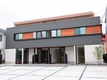 リボーン アオヤマ(Re-born aoyama)/スタイリッシュな雰囲気が特徴