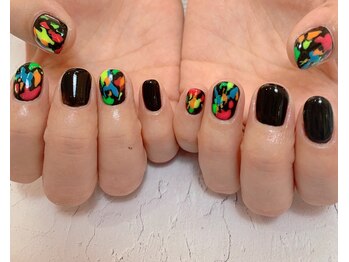 メイヴン(Maven)/ネオンカラーネイル