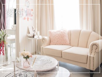 ビジュー(Be-joux)/大きなシャンデリアのある受付