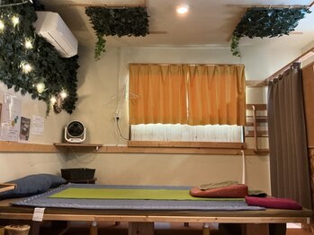 まちの整体やさんの写真/落ち着くお香の香りに包まれた店内で落ち着く♪広々としたプライベート空間◎心も体もお疲れ癒しませんか?