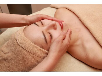 ピー ブリエ イオンモール四日市北店/艶肌育成フェイシャルコース