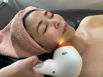 アトリエ マリス エステの写真/【光フェイシャル60分¥8800】話題の最新美容でお肌のお悩みを根本から改善!ハンドマッサージ付贅沢ケア♪