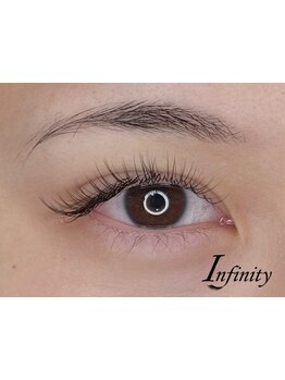 ネイル・アイメニューの同時施術が可能