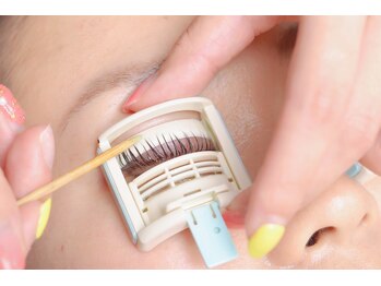 ルシール 新宿店/ビューラー式まつげパーマ