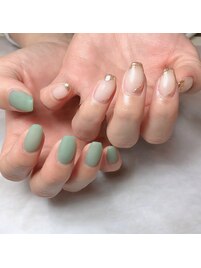 大人可愛いアシンメトリーネイル