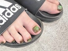 ノラ ミナミアオヤマ(NORA MINAMIAOYAMA)/ブラウングリーンのマグネット