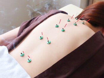 リキュア エスパース デ ボーテ 東京表参道店(ReCuA Espace de Beaute)の写真/首こり肩こり、女性特有のお悩みにも◎歴10年以上のスタッフが不調徹底改善＆極上の癒し時間をご提供します