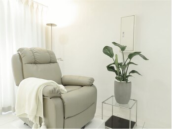 ミディ(MIDI)/《店内》