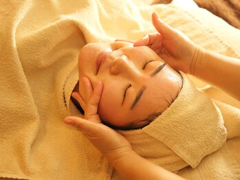 ティーン イサーン/タイ式マッサージのフェイシャル