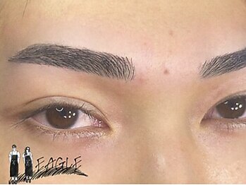 イーグル 柏(EAGLE)の写真/顔の印象を左右する眉は、プロにお任せ！【美眉スタイリング】で、垢抜け美人に☆メンズのお客様も大歓迎♪