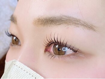 ウィ 高崎(Oui)の写真/【パリジェンヌラッシュリフト】根元から立ち上げ自然な仕上がり★毎日のメイク時間も短縮♪