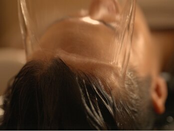 オッフェン オーガニック ヘッドスパ よもぎ蒸し(offen)/頭の汚れも落とす「炭酸泉」