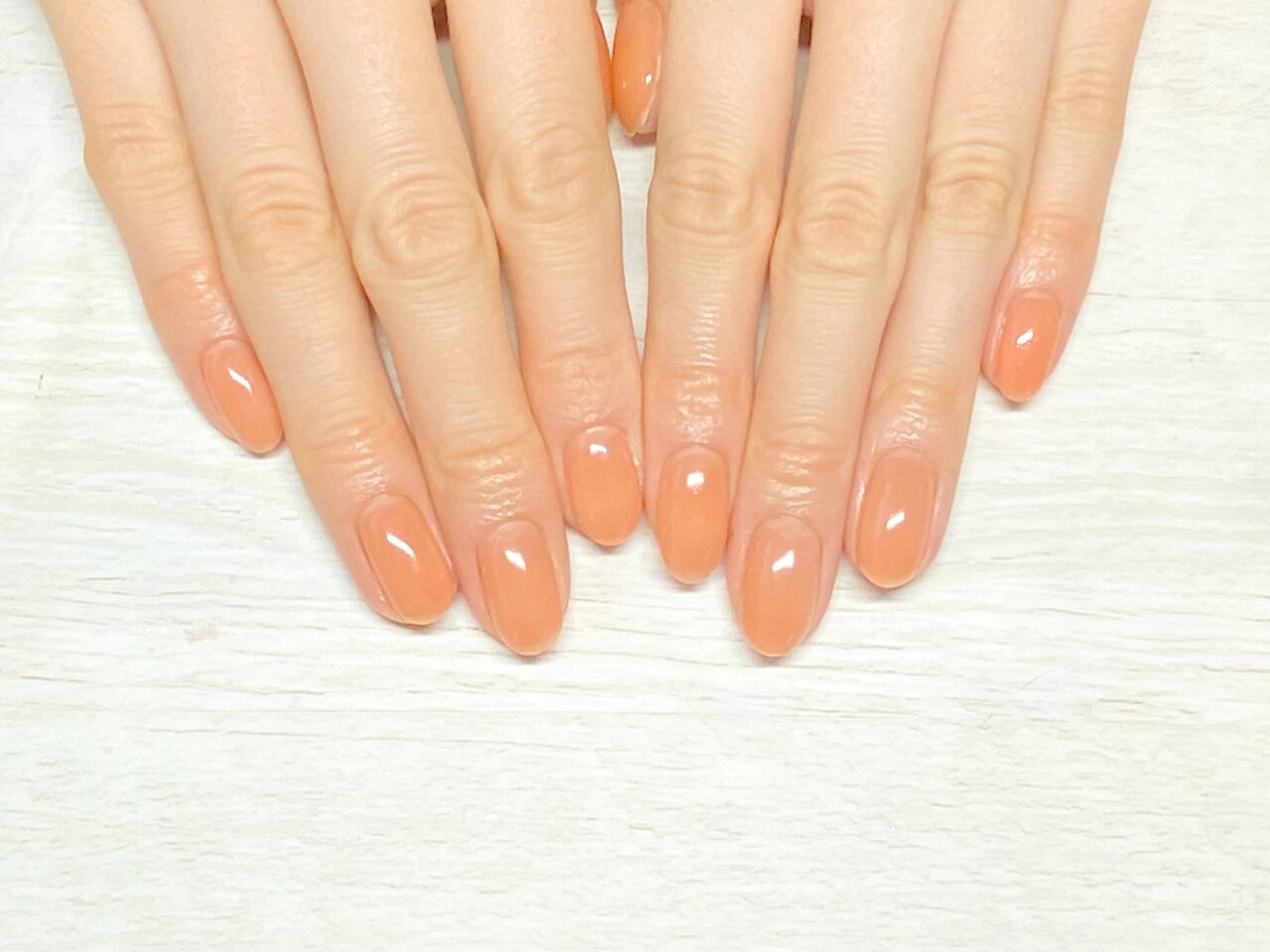 2025年-2026年冬トレンド】オレンジベージュのネイルデザイン集｜人気