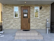 ボディケア ハナ(HANA)の雰囲気（かわいらしい建物入口が目印です♪）