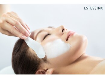モア ビューティー(MORE beauty)の写真/夏に受けた紫外線を美白パックで徹底ケア★フェイスラインを引き締め、憧れの小顔に◎潤いたっぷり導入♪