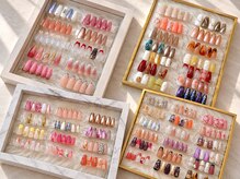 nail salon angot. 草津駅前【11月上旬 NEW OPEN（予定）】の雰囲気（沢山のサンプルを取り揃えています＊持ち込みも対応可能です！）