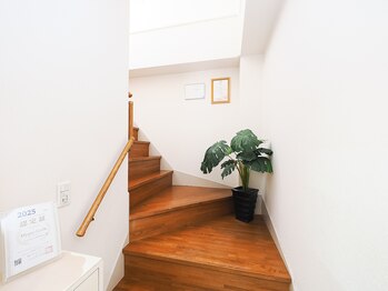 シェリ(Cherie)/ドアを開けると階段がございます
