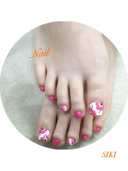 シキ(SIKI)/マリメッコ花柄フットネイル