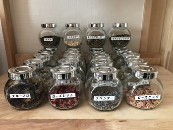 太陽と月/30種類のハーブ