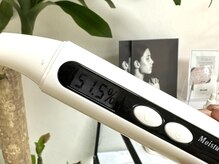 トゥウィーサロン 梅田(Tweesalon)/施術前には水分量計測☆