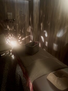 アジアンリラクゼーション ヴィラ 伊勢原R246店(asian relaxation villa)の写真/お香の香りとバリの音楽でお出迎え。日常を忘れるバリ風の癒し空間で心身のお疲れを癒します♪