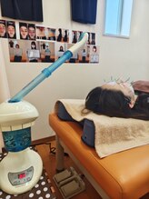 美藤鍼灸院/美容鍼の施術風景