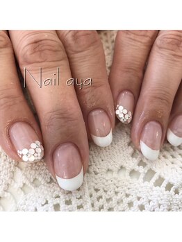 シンプルフラワーフレンチネイル