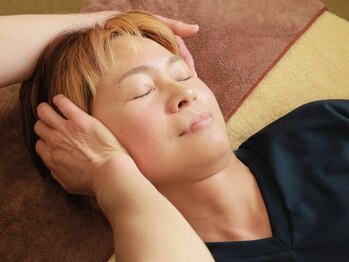 きえ鍼灸整骨院の写真/【心とカラダが疲れたお客様向け】首、肩こりをじっくりもみほぐします◎施術後は頭がスッキリ軽い♪