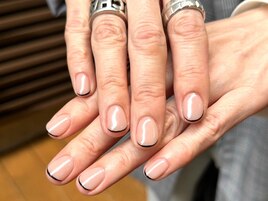 大人女子自爪黒フレンチスキニー
