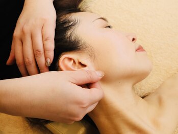 満足館 神戸元町商店街店 アイカ(Aika)/全身もみほぐしコース