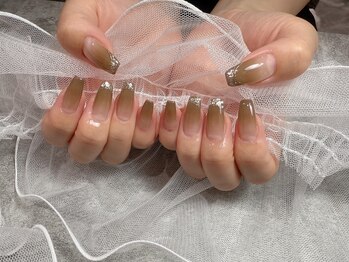 プティルアナネイルバイビュー(Petit Luana.N by V.I.E.W)/ガラスフレンチ風デザイン