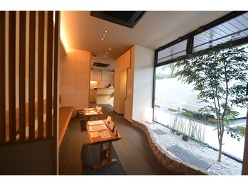 ムー 新大宮店(MUU)/日当たりのいい待合スペース♪