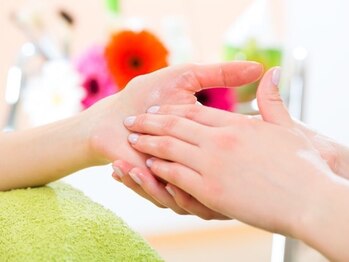 ネイルクロエ(NAIL KCLOE)の写真/忙しい毎日に手元から癒しを。KCLOEのハンドケアは保湿・血行促進・リラックス効果を備えた贅沢な時間♪