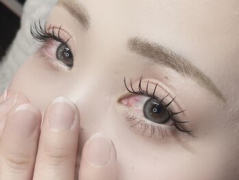 ジーニー(GeeNY)の写真/【加古川エリア/現役ヘアメイクが手掛ける”本気の似合わせ”】あなたらしさを活かした理想のお目元へ*