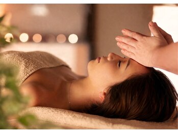 癒し処 ほのか 豊中店の写真/PCやスマホによる眼精疲労/食いしばり/ストレスで頭皮も硬く。首、肩、デコルテまで溜まった疲れを解消。