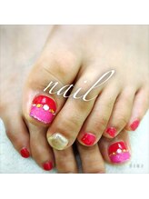 シキ(SIKI)/ピンク×レッドの可愛いネイル