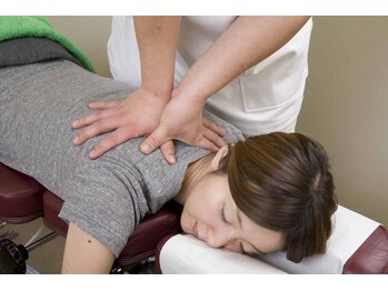新宿西口カイロプラクティック/【施術の流れ】首・肩の凝り疲れ