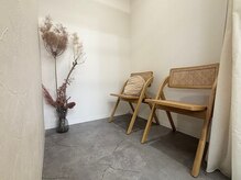 イチル(ichill)の雰囲気（落ち着いた雰囲気の待合スペース）