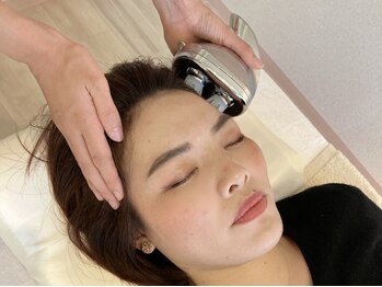柚香鍼灸院/施術風景　ヘッドスパ