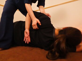 ワイズウェルネスラウンジ(Y's Wellness Lounge)/