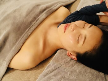 ユニヴェール/ザロータス(UNIVERS/THE LOTUS)/お顔の拭き取り