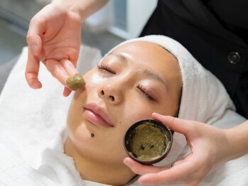 リラックスアンドビューティー モトカ(Motoka)の写真/乾燥でごわつく肌に！剥離なしハーブピーリング全顔＋幹細胞美容液導入で透明感あふれるツヤ肌へ♪