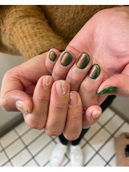 ユージューネイルルーム(UJU nail room)/グリーンゴールドチグハグネイル