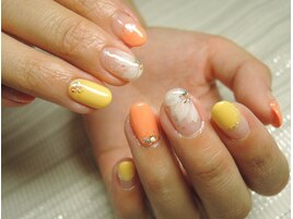 ビタミンカラー＆フラワーネイル